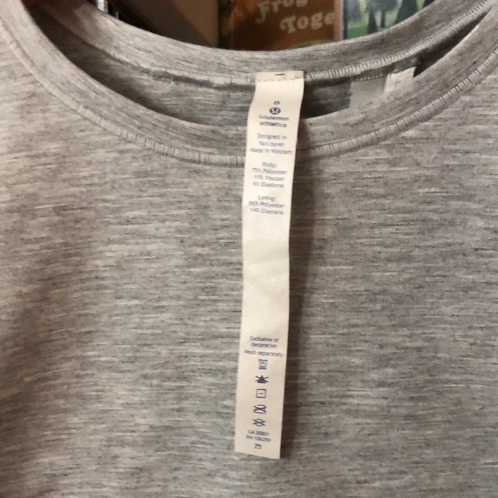 Lululemon minimal tank in heathered power Grey - Picture 8 of 9